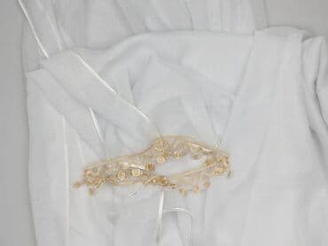 Biały szal z ozdobnymi, złotymi detalami, idealny do różnych на lalafo.pl Biały szal z ozdobnymi, złotymi detalami, idealny do różnych