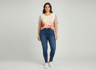 calvin klein t shirty: Футболка жіноча, розмір 2XL на lalafo.pl — 1 calvin klein t shirty: Футболка жіноча, розмір 2XL — 1