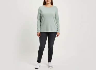 jaka koszulka do zielonych spodni: Футболка жіноча, розмір XL на lalafo.pl — 1 jaka koszulka do zielonych spodni: Футболка жіноча, розмір XL — 1